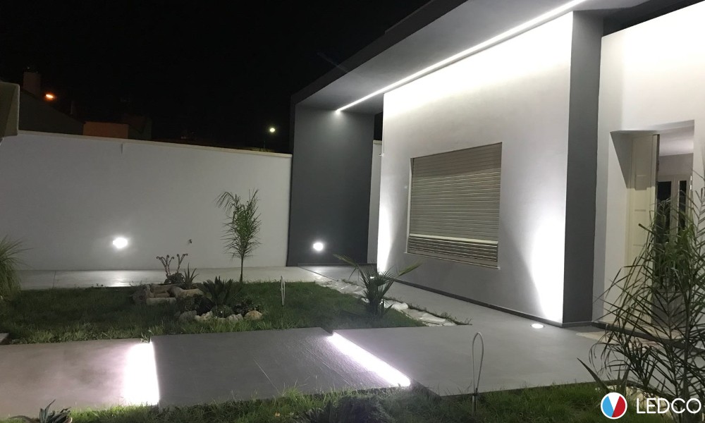 Illuminazione architettonica e led a parete – Villa privata – Brindisi