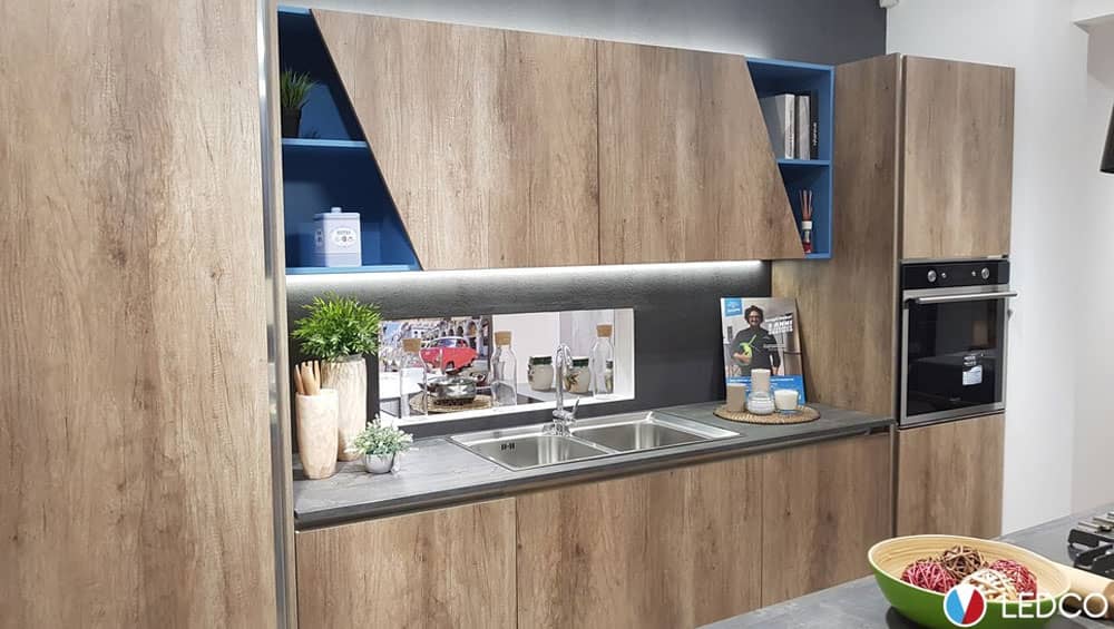 Led touch underthrimined bar – Kitchen showroom – Bari