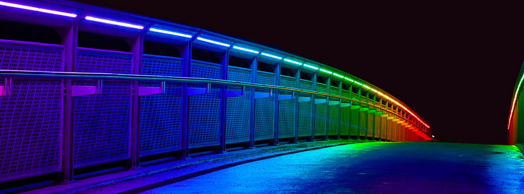 custom-led-esterni-ledco-italia immagine di ponte con custom led rgb