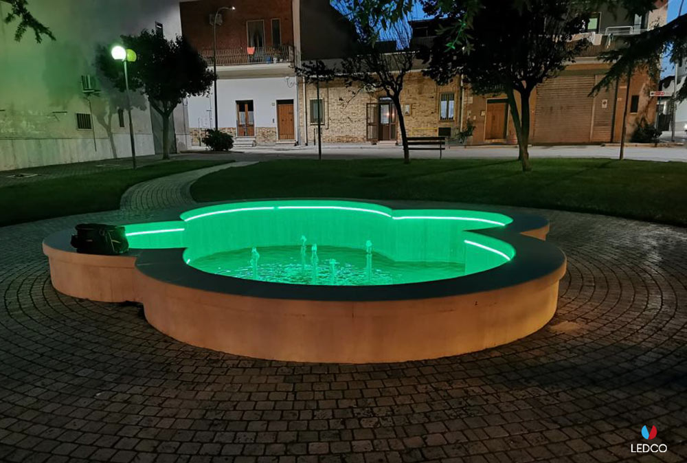 Illuminazione fontana con strip LED Custom Flex RGB